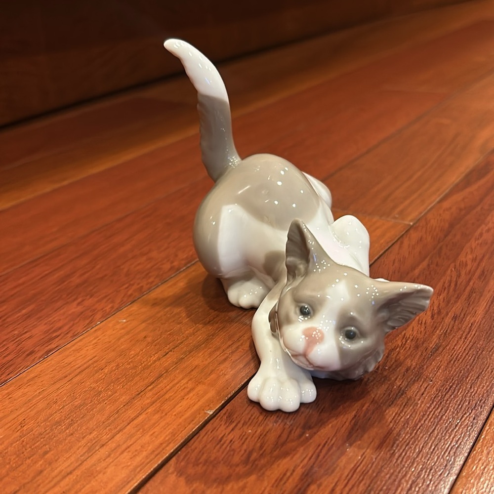 Lladro Attentive Cat vintage excellent condition Daisa 1981.